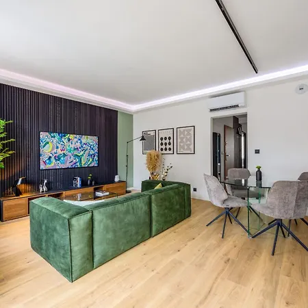 Slate At Max, Luxury In